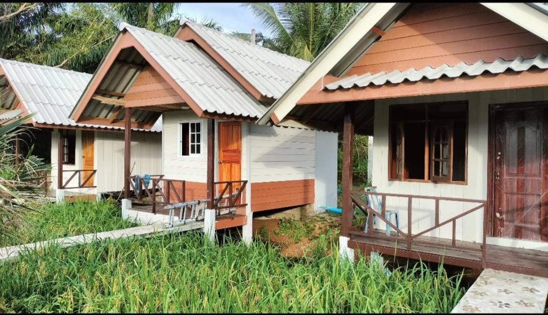 ปารมีฟาร์มสเตย์ Takuapa Exterior photo